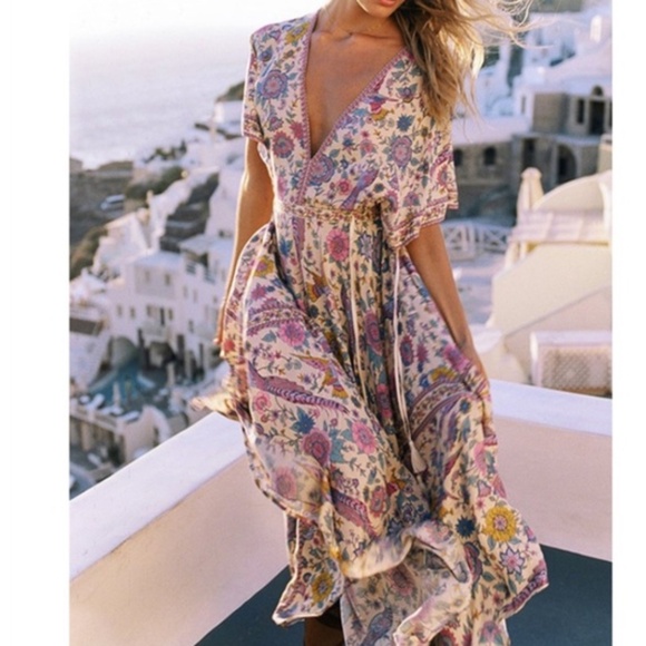 BellanBlue Dresses & Skirts - Boho Floral Print Plunging Neck Tassel Batwing Sleeve Dress